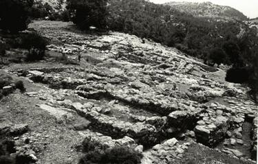 Ιερό Σύμης Βιάννου (δεκαετία ‘90, αρχείο της Εν Αθήναις Αρχαιολογικής Εταιρείας)