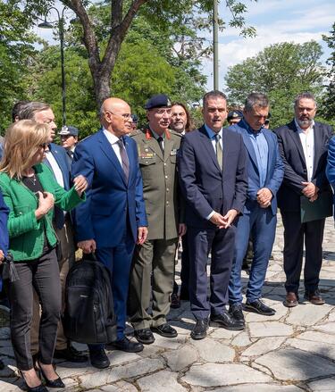 Μάχη Κρήτης, Λάρισα