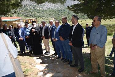 Δήμος Βιάννου: Με συγκίνηση και λαμπρότητα ο τριπλός εορτασμός στον Ομαλό για το Άγιο Πνεύμα, τη Φύση και την Αντίσταση