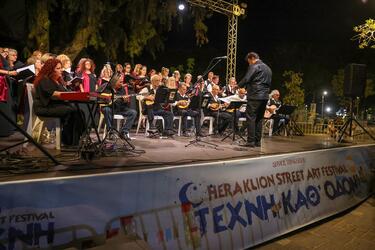 Πλήθος κόσμου συμμετέχει στο 11ο Φεστιβάλ «Τέχνη Καθ' Οδόν»