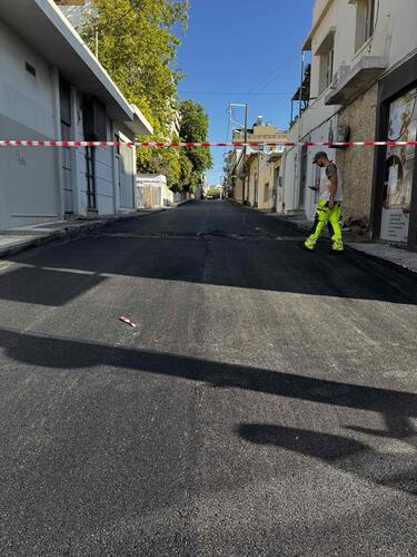Βάσει του προγραμματισμού, των εργασιών φρεζαρίσματος ακολουθούν εκείνες της ασφαλτόστρωσης. 