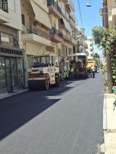 Βάσει του προγραμματισμού, των εργασιών φρεζαρίσματος ακολουθούν εκείνες της ασφαλτόστρωσης. 
