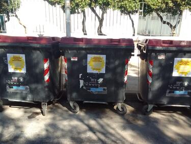 Κάδοι αυτοκόλλητο