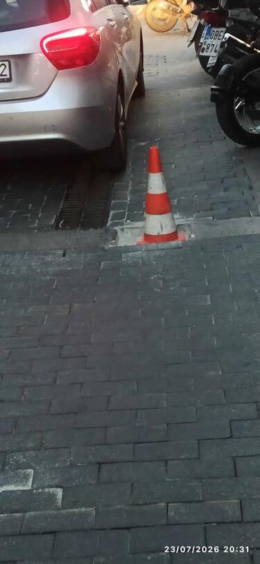 Οδός Κατεχάκη, Πλάκα