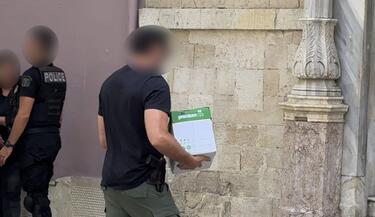 Ηράκλειο: Ενώπιον Εισαγγελέα οι συλληφθέντες για εγκληματική οργάνωση στο Μονοφάτσι - Είχαν στήσει δικό τους «χωριό»