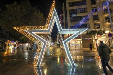 xristougenniatikos stolismos asteri