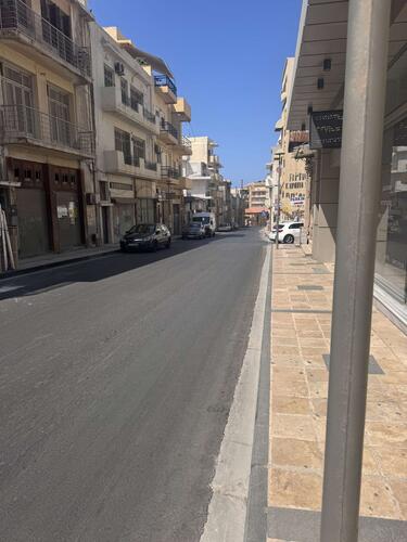 Οδός Γιαμαλάκη, Παρκαρισμένα