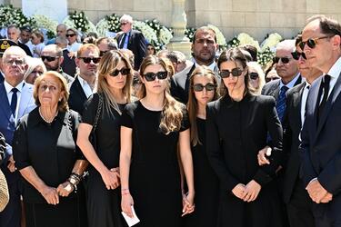 Συγκίνηση στο τελευταίο αντίο στον Γιάννη Βαρβιτσιώτη - Μητσοτάκης: "Μας αφήνεις βαριά κληρονομιά"
