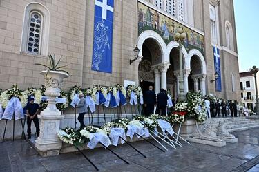 Συγκίνηση στο τελευταίο αντίο στον Γιάννη Βαρβιτσιώτη - Μητσοτάκης: "Μας αφήνεις βαριά κληρονομιά"