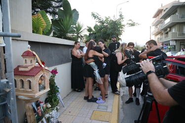 Ηράκλειο: Συγκίνηση στο τρισάγιο στη μνήμη του Νικήστρατου – Έκλεισαν το δρόμο για τον αδικοχαμένο νεαρό (φωτογραφίες)