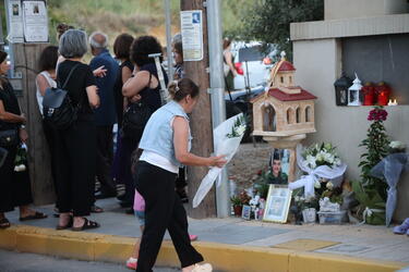 Ηράκλειο: Συγκίνηση στο τρισάγιο στη μνήμη του Νικήστρατου – Έκλεισαν το δρόμο για τον αδικοχαμένο νεαρό (φωτογραφίες)
