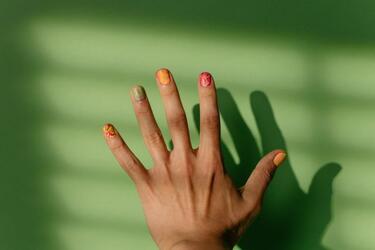 nails