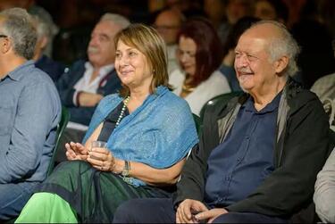 "Τσ' αγίους τσι θαυματουργούς ποτέ δε τσι δοξάζω, για τσ' ερημίτες τσι φτωχούς τα πάντα θυσιάζω."