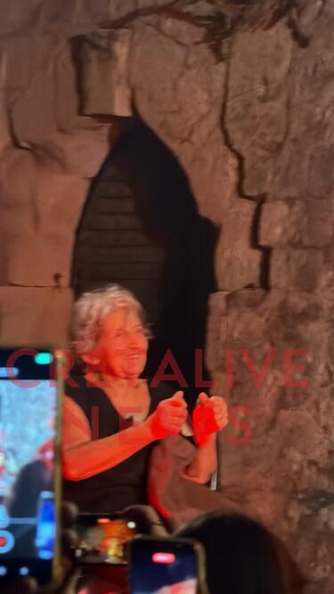 Frenzee, Συναυλία, Γιαγιά