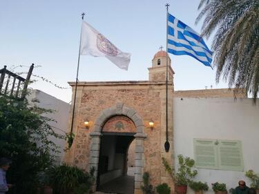 Μονή Τοπλού, Εσπερινός
