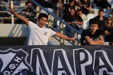 Τι ωραία που τεντώνει το σεντόνι - Τρομερή ατμόσφαιρα στο Παγκρήτιο από τον κόσμο του ΟΦΗ (φωτογραφίες)