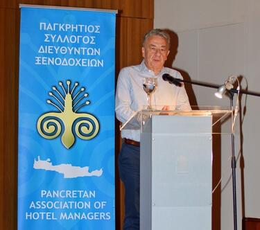 Σταύρος Αρναουτάκης, Ξενοδόχοι