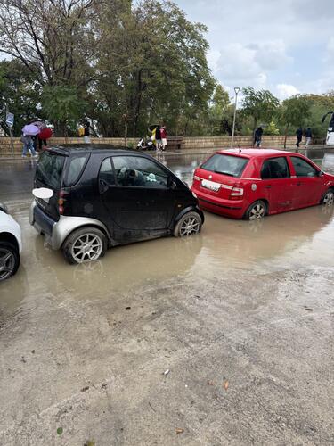Η νεροποντή, η διαχείριση των ομβρίων και τα πρακτικά προβλήματα για πεζούς και οδηγούς