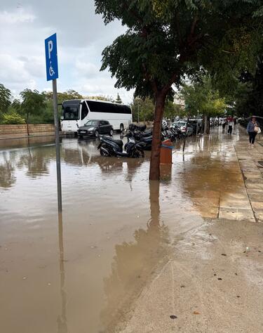 Η νεροποντή, η διαχείριση των ομβρίων και τα πρακτικά προβλήματα για πεζούς και οδηγούς