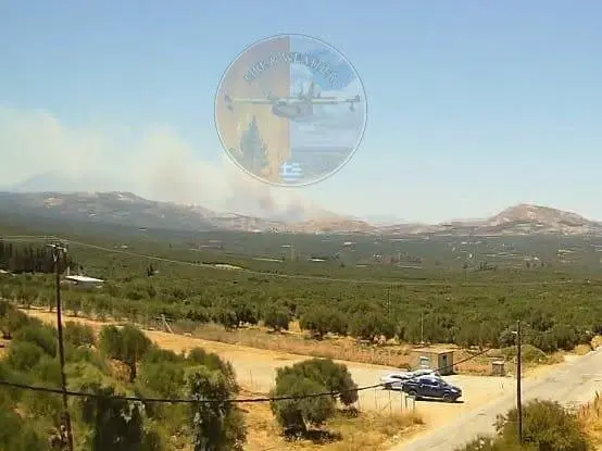 Major Fire Breaks Out in Melidochori, Heraklion — Massive Response with Firefighters and Helicopters 3 fotia