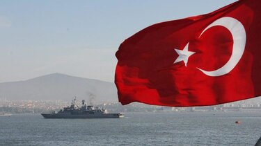 Αναβαθμίζει τις προκλήσεις η Τουρκία: Απέσυρε την κορβέτα και έστειλε φρεγάτα βόρεια της Κρήτης
