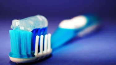 Τι βρήκαν ερευνητές σε οδοντόβουρτσες και στο ντους