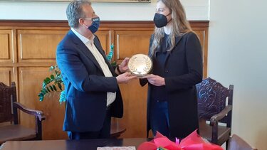 Πρωτοχρονιάτικη βράβευση της Άννας Ντουντουνάκη από τον περιφερειάρχη
