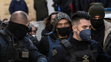 Μάχη να κρατηθεί στη ζωή δίνει η 40χρονη - Βαρύ το παρελθόν του «νταή» της Αργυρούπολης 