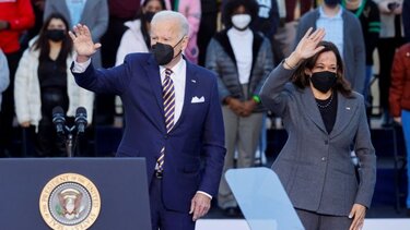 Υποψήφιος ξανά το 2024 ο Μπάιντεν μαζί με την Κάμαλα Χάρις