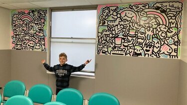 Πώς ένας 12χρονος με τις ζωγραφιές του κατάφερε να κλείσει συμφωνία με τη Nike