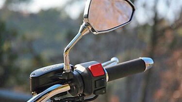 Aνήλικος οδηγούσε κλεμμένη μηχανή - Συνελήφθη και ο πατέρας του