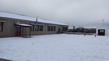 "Μάχη" για να μείνουν οι δρόμοι ανοιχτοί: Χιονίζει σε πολλές περιοχές της Κρήτης