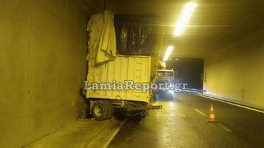 Έσπασε τρέιλερ μέσα σε τούνελ!