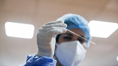 ΕΕ: Έκδοση πιστοποιητικού ανάρρωσης και με θετικό rapid test 