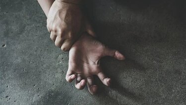 Nέο website ενημέρωσης kamiamoni.gr για τα θύματα κακοποίησης