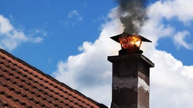 Η φωτιά στην καμινάδα κινητοποίησε την πυροσβεστική