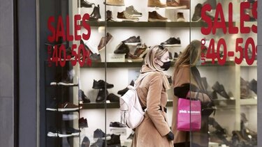 Χειμερινές εκπτώσεις: Αρχίζουν τη Δευτέρα με αυστηρή τήρηση των υγειονομικών κανόνων