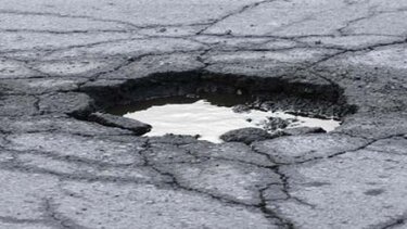 Προβληματικό το οδόστρωμα εδώ και μήνες