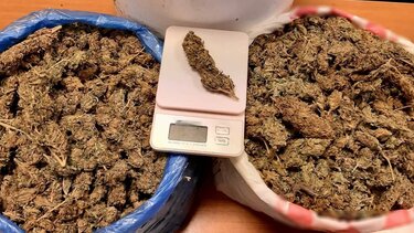 Συνελήφθησαν κατά τον... ανεφοδιασμό με χασίς