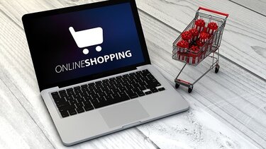 Online κάνουν τουλάχιστον το 10% των αγορών τους οι Έλληνες