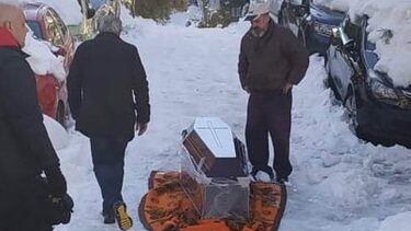 Το φέρετρο, το χιόνι και η κουβέρτα 