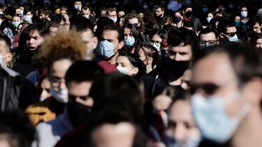 «Θα κάνουμε Πάσχα στο χωριό με μάσκες και θα τις πετάξουμε το καλοκαίρι» λέει η Παγώνη