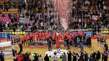 Τα μέτρα, οι πρωτόγνωρες εικόνες και οι υψηλές παρουσίες