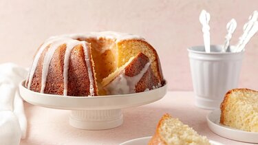 Κέικ με τζίντζερ και λευκή σοκολάτα