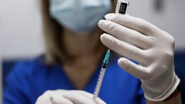 Εμβόλιο: Ανοίγει η πλατφόρμα για την τέταρτη δόση στους άνω των 60 ετών