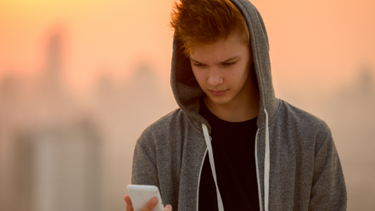 Έφηβοι και διαδίκτυο: Διαδεδομένο το sexting - Συνομιλούν με αγνώστους