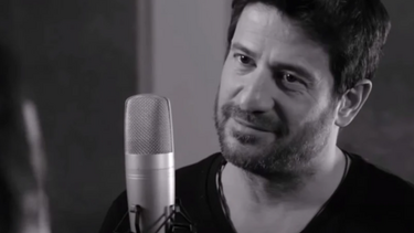 Ο Αλέξης Γεωργούλης τώρα και τραγουδιστής