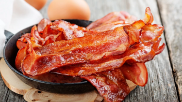 Τραγανό, γλυκό και πικάντικο μπέικον