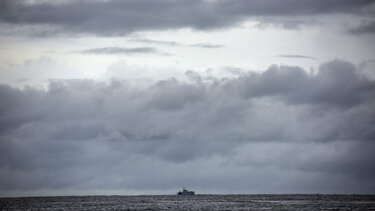 Λιμενικοί άνοιξαν πυρ εναντίον μεταναστών – Σκοτώθηκε βρέφος στην αγκαλιά της μητέρας του