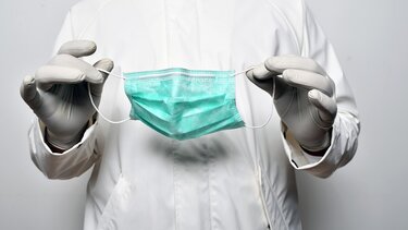 Κορωνοϊός: Στα 8.214 τα νέα κρούσματα, 63 oι νέοι θάνατοι